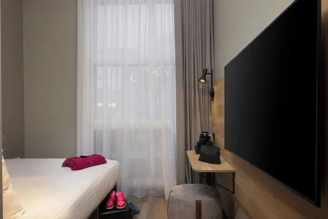 غرفة بسرير كوين، Moxy London Piccadilly Circus 2/7