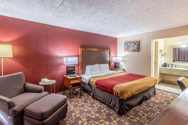 غرفة بسرير كينج، Econo Lodge Zanesville, OH 3/5