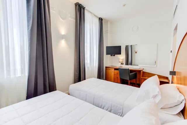 غرفة ثلاثية، Kursaal Hotel 1/3