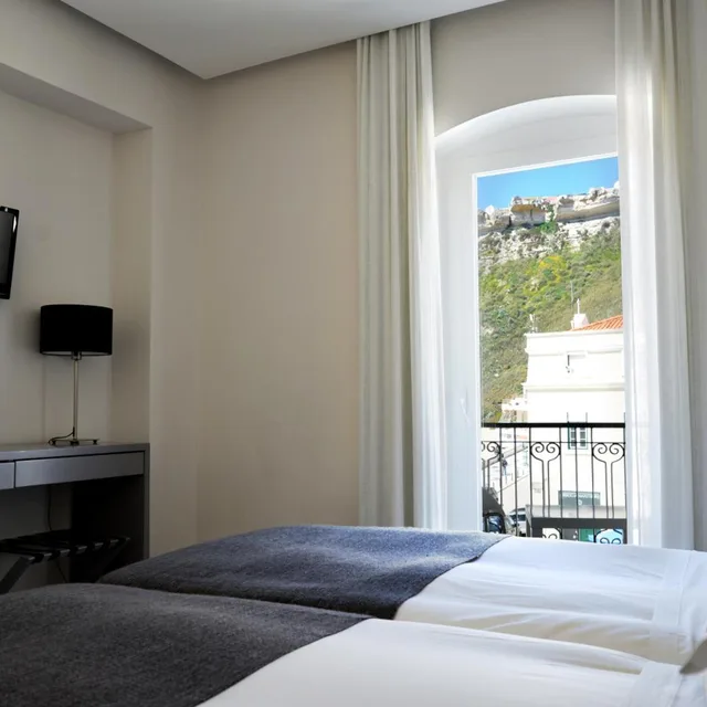 Room, Double Bed, Side Sea View, Balcony، Albergaria Mar Bravo 3/5