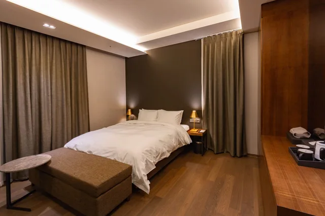 جناح ملكي بسرير مزدوج وسريرين منفصلين، Hotel East9 1/3