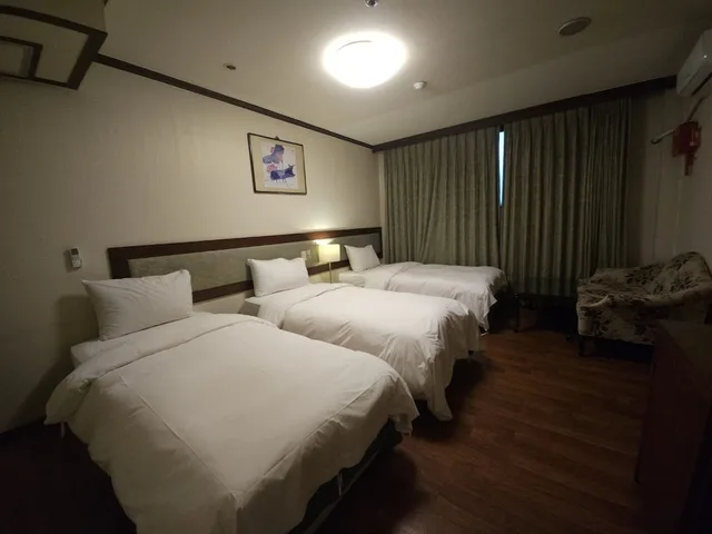 غرفة ثلاثية بثلاثة أسرّة، Insadong Crown Hotel 6/10
