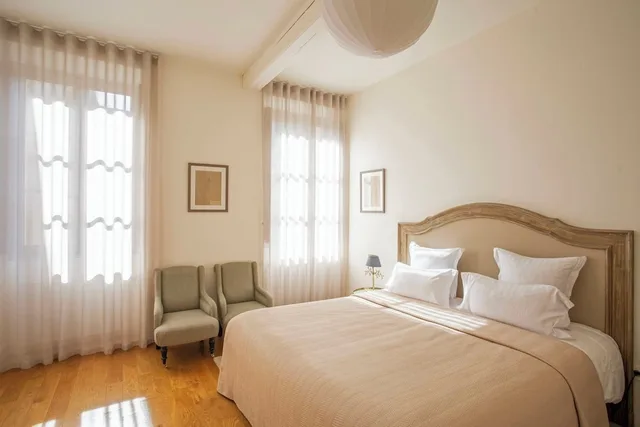 غرفة سوبيريور بسرير كوين، HOTEL DE LA VILLEON 5/10