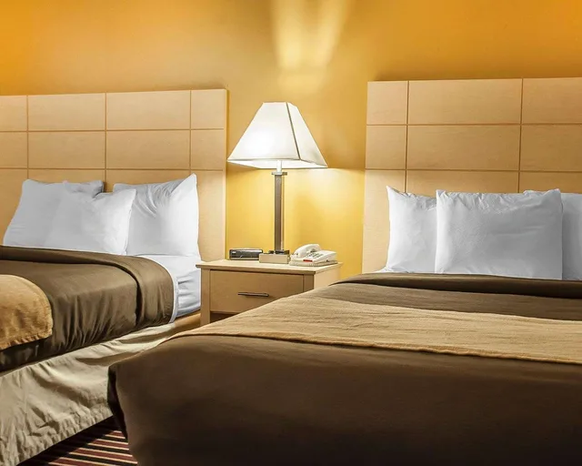 غرفة بسريرين كوين، Econo Lodge At The Falls North 1/1