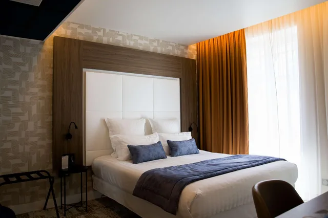 غرفة ديلوكس بسرير كينج، Le Grand Hotel Grenoble, BW Premier Collection 2/5