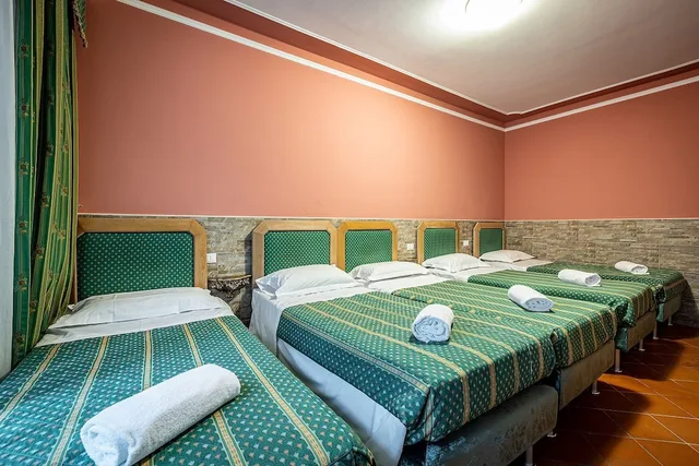 Family, 1 Double and 3 Single Beds، Panama 4/8