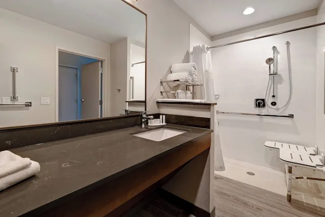 غرفة بسريرين كوين لذوي الإعاقة، Fairfield Inn & Suites by Marriott St. Paul Eagan 5/6