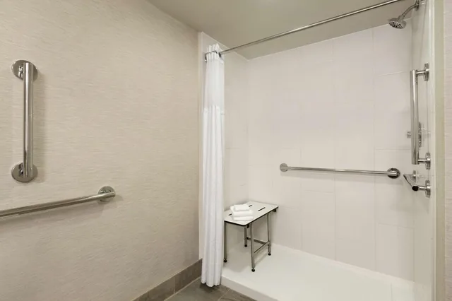 غرفة لذوي الإعاقة، Hilton Fort Collins 6/6