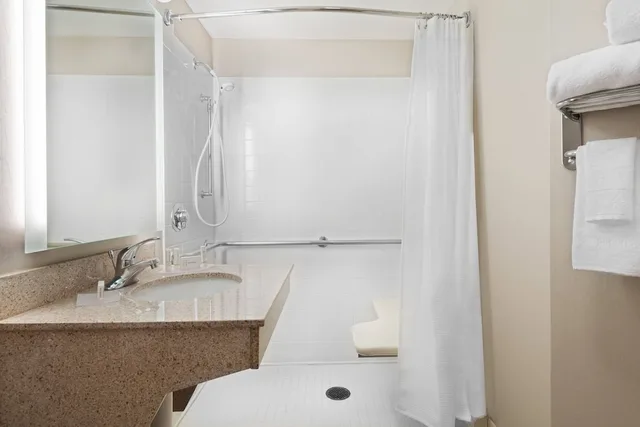 جناح بسرير كينج مع سرير سحّاب إضافي، Springhill Suites Cleveland Solon 5/7