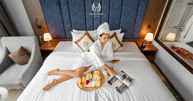 غرفة بريميير بسرير مزدوج بإطلالة على البحر بشرفة، Vesna Hotel Nha Trang 2/3