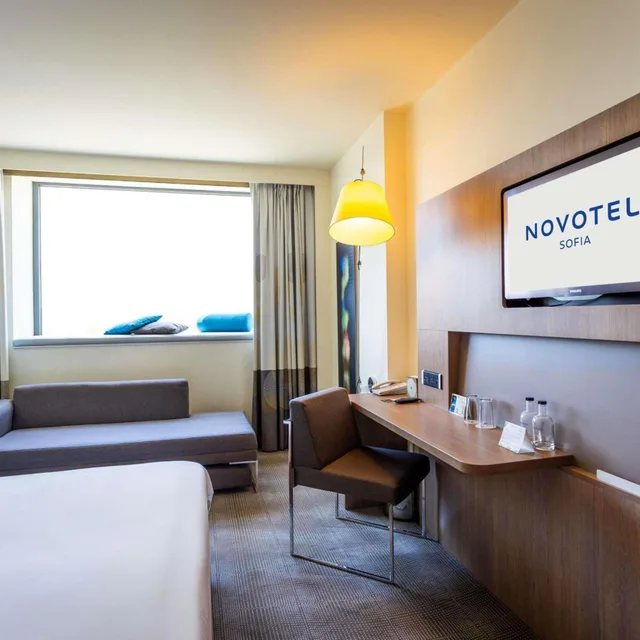 غرفة فاخرة بسرير كينج بإطلالة على الجبل، NOVOTEL SOFIA 1/6