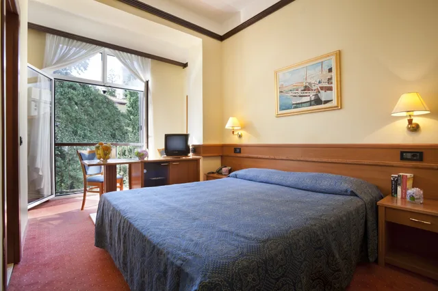 غرفة بسرير كوين، Hotel Kristal 1/4