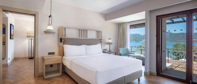 جناح بسرير مزدوج بغرفة نوم واحدة بإطلالة، DoubleTree by Hilton Bodrum Isil Club Resort 1/9