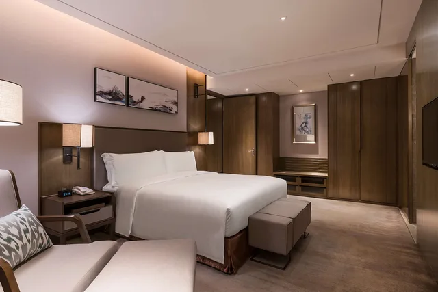 Governor, Royal, Suite, King Bed، Doubletree By Hilton Hotel Shiyan 4/5