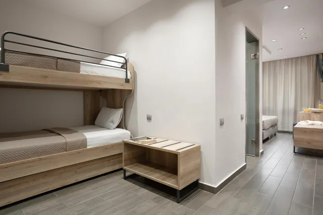 Family Suite, Piraeus City Hotel 3/6