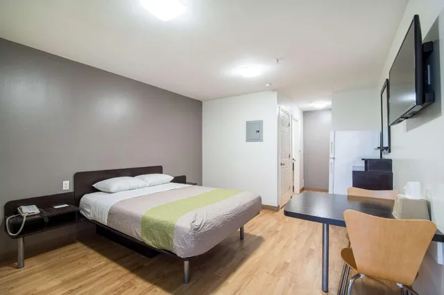 غرفة بسرير كوين لغير المدخنين بمطبخ، Studio 6 Extended Stay - Augusta, GA - Fort Gordon 8/10