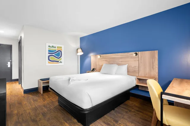 غرفة بسرير كوين، Park Inn by Radisson Sydney, NS 1/5