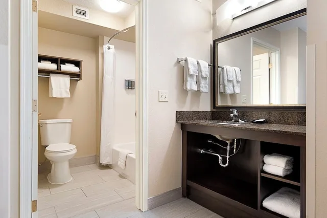 جناح عائلي بسريرين كوين مع أريكة، Aspen Suites - Rochester 3/3