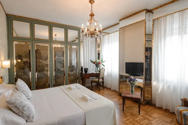 Room, Double Bed, Hot Tub, Continental 1/4