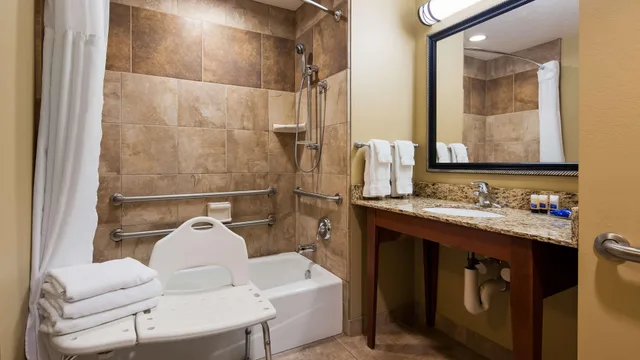 جناح بسرير كينج، Best Western Plus Grand Island Inn & Suites 4/4