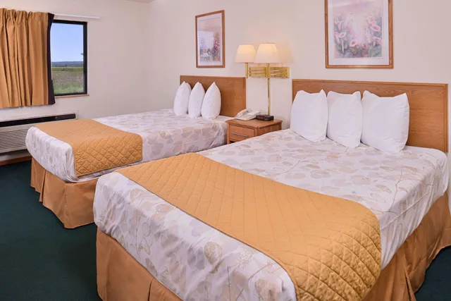 غرفة بسرير مزدوج، Americas Best Value Inn Missouri Valley 1/3