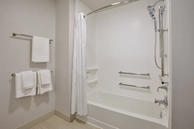 جناح بسريرين كوين لذوي الإعاقة، Holiday Inn Express And Suites Wooster 2/3