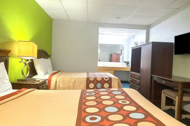 2 Queen Beds Non-Smoking, OYO Hickory House Inn 3/5