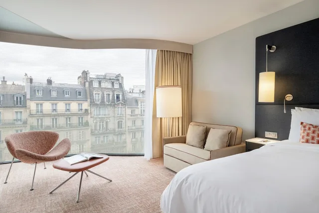 غرفة بسرير كينج بإطلالة على المدينة، Renaissance Paris Arc de Triomphe Hotel 8/10