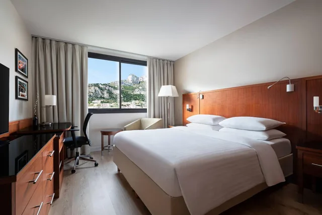 غرفة بسرير كينج بإطلالة على الجبل، Riviera Marriott Hotel La Porte de Monaco 2/8