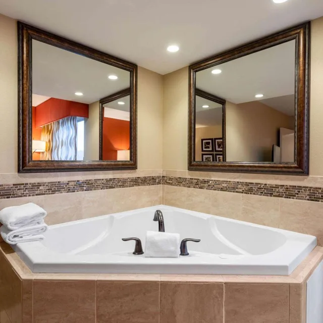 Family Suite, Deluxe, La Quinta Inn Suites Pigeon Forge 5/7