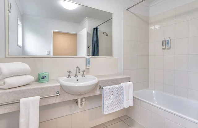 غرفة تنفيذية بسرير كوين، Gateway Motel Caboolture 5/7