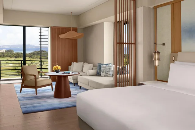 Premier, King Bed, The Ritz Carlton Okinawa 1/4