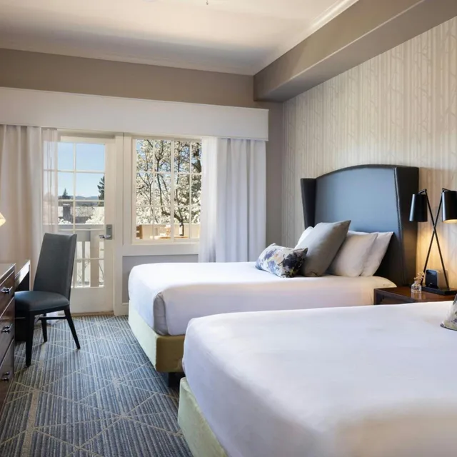 Village, 2 Queen Beds، River Terrace Inn 1/2
