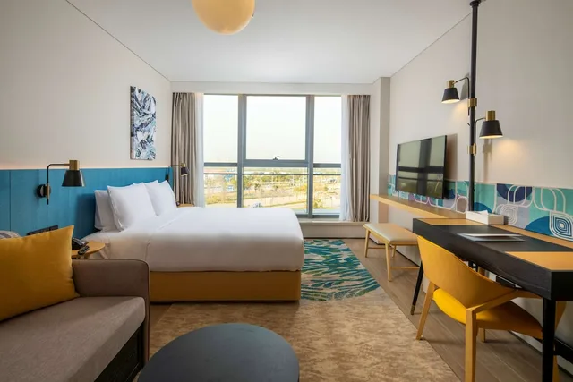 Room, King Bed, Hilton Garden Inn Zhuhai Hengqin Sumlodol Park 5/9
