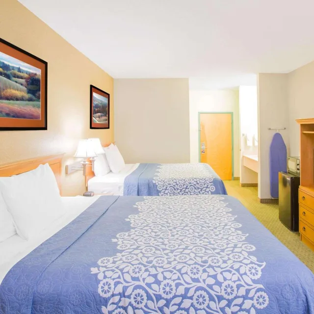 Deluxe, 2 Double Beds, Days Inn by Wyndham Hattiesburg MS 5/7