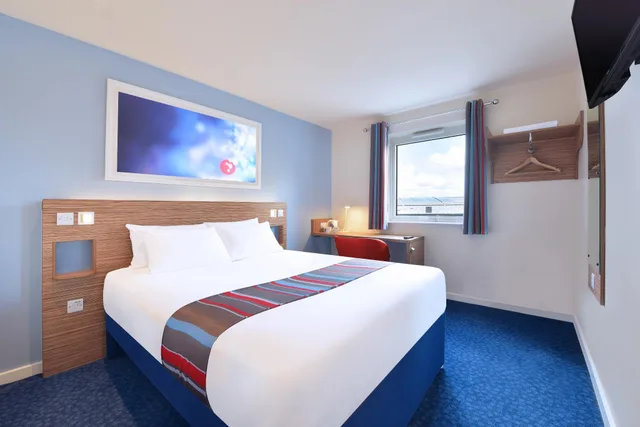 Room, King Bed, Travelodge Blackpool South Promenade 1/1