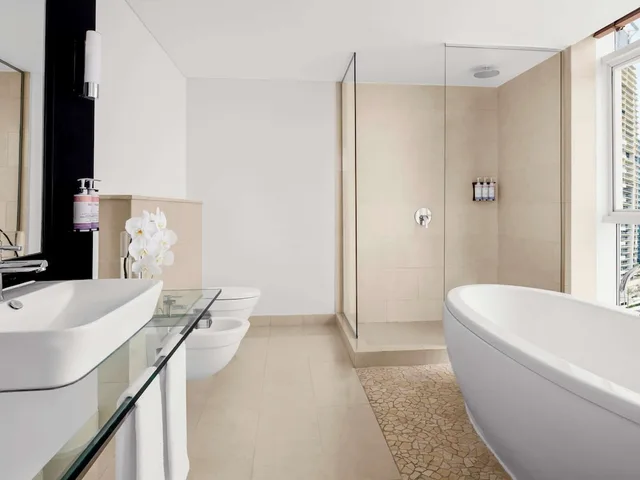 جناح بريميوم بسرير كينج، Movenpick Jumeirah Lakes Towers 3/6