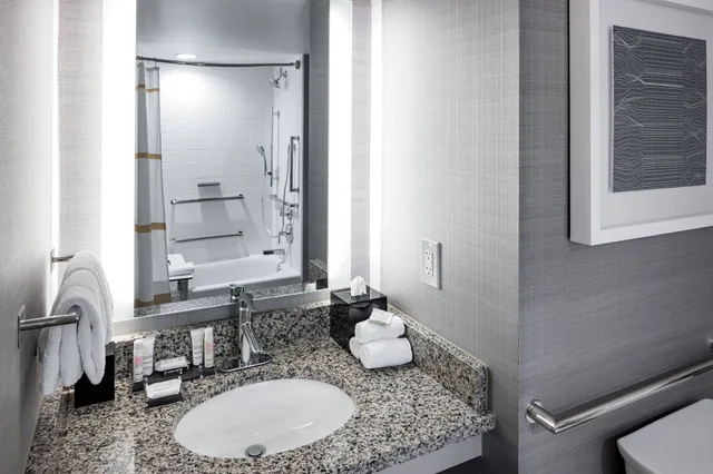 غرفة كلوب بسريرين مزدوجين، Richmond Marriott 3/3