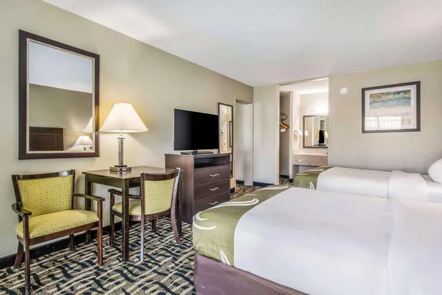 جناح، Quality Inn and Suites York PA 2/3