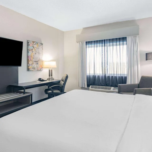 جناح عائلي ديلوكس، La Quinta Inn & Suites by Wyndham Evansville 2/4