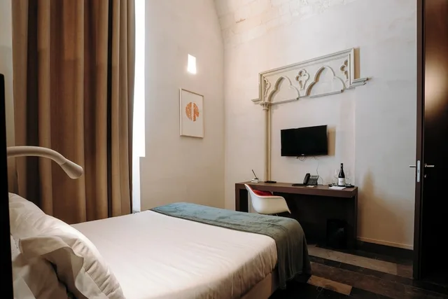 Classic, Queen Bed, Villa Boscarino 1/3