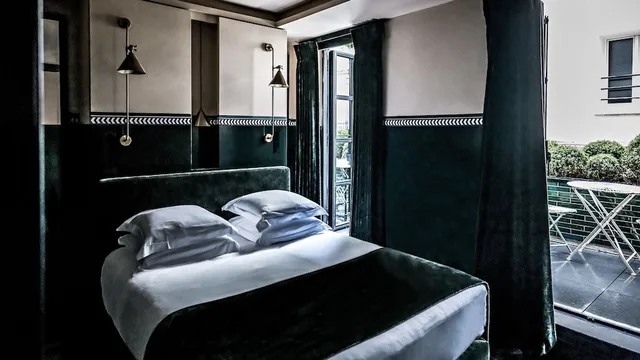 Garden Suite, Queen Bed، Monsieur George-Champs Elysees 1/4