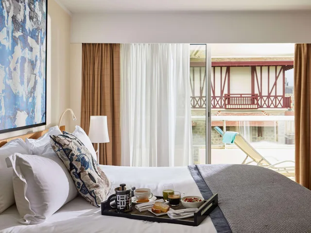 جناح بريستيج بسرير مزدوج أو سريرين منفصلين بإطلالة على البحر بشرفة، Sofitel Biarritz Le Miramar Thalassa Sea & Spa 3/5