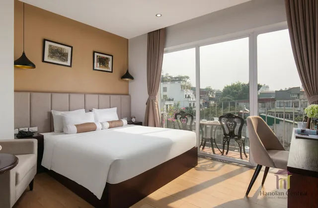 جناح بشرفة، The Hanoian Hotel 2/2