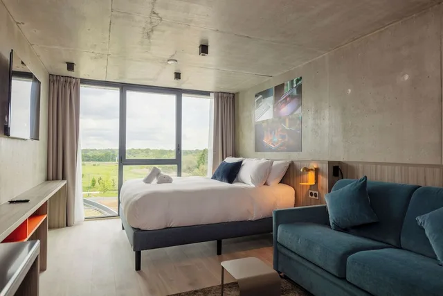 Club, King Bed, Sofa, Pool Access، Ki Space Hotel & Spa 2/3