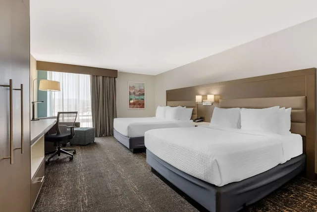 غرفة قياسية بسريرين كوين بحوض استحمام لذوي الإعاقة، Best Western Plus Sparks-Reno Hotel 1/3