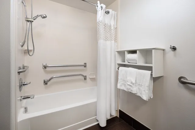غرفة بسرير كينج لذوي الإعاقة، Hampton Inn Boulder - Louisville 3/3