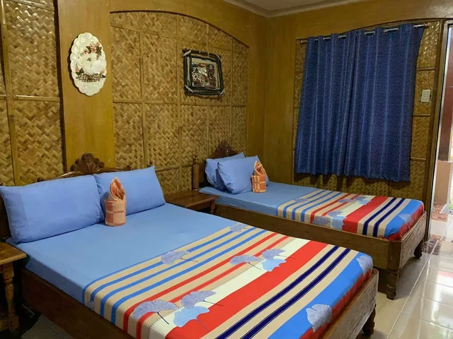 Semi Room, Family, 1 Single and 2 Double Beds، St Vincent Cottages Dee And Timmy Side 2/2