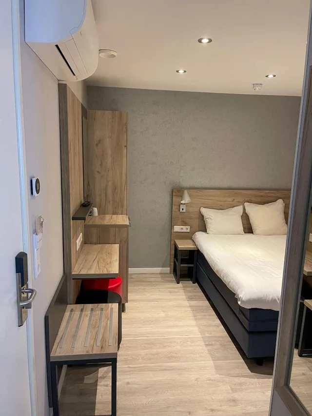 Budget, Double Bed, No Window، HOTEL JOY 4/7