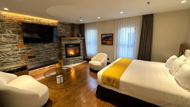 غرفة ديلوكس بسرير كينج، Hotel Du Vieux Quebec 2/6
